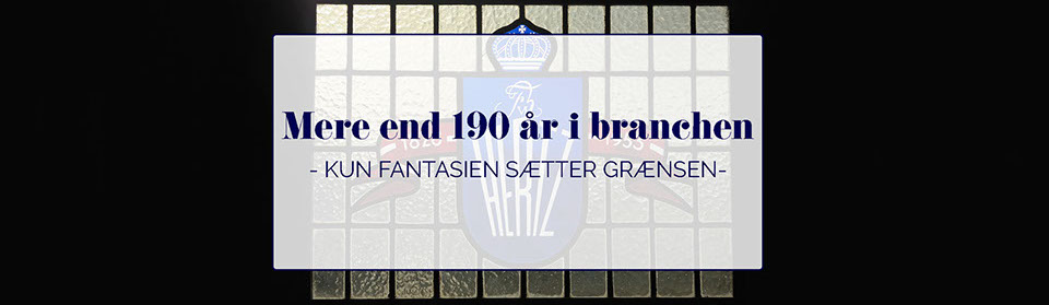 Blyindfattet rude til minde om 125 års jubilæum for Hertz bogtrykkergården